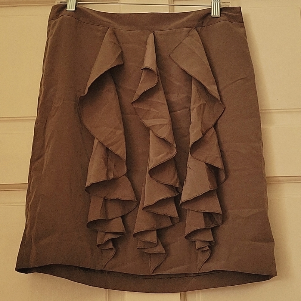 Banana Republic skirt, size 6, olive green.